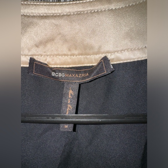 BCBGMAXAZRIA Women’s Black & Cream 100% Silk Lace Button Down Blouse Size Medium - Picture 5 of 6